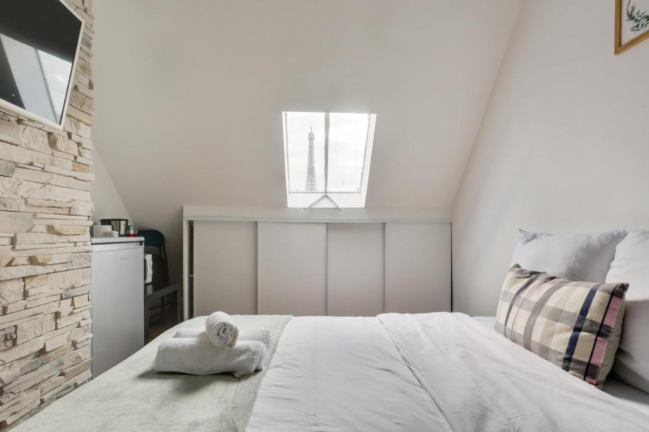 Apartment Delightful Studio With Eiffet Tower View Close To Champs Elysee Avenue & Alma Bridge *
