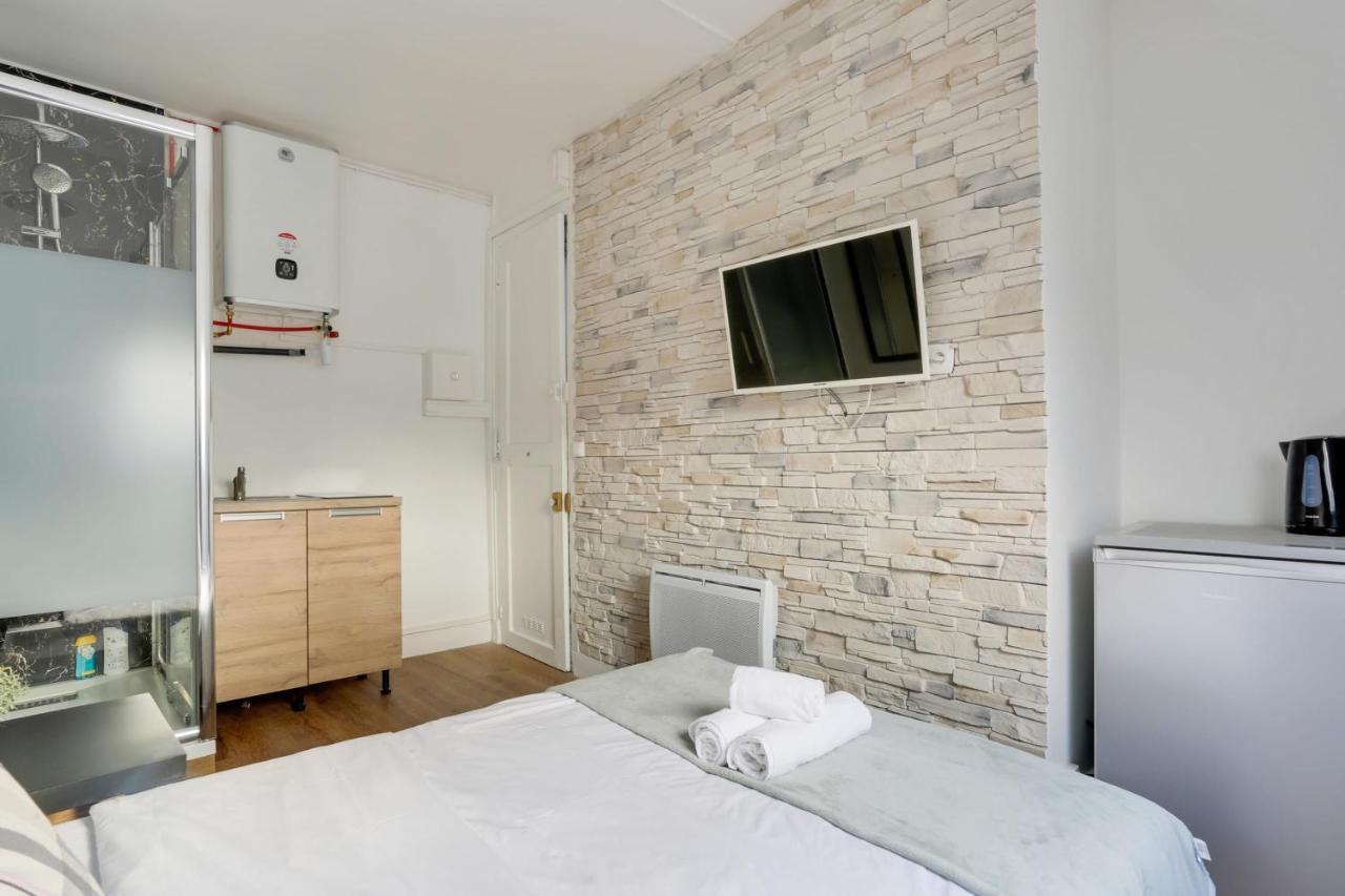 Delightful Studio With Eiffet Tower View Close To Champs Elysee Avenue & Alma Bridge * Paris