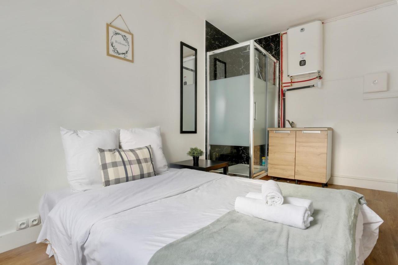 Delightful Studio With Eiffet Tower View Close To Champs Elysee Avenue & Alma Bridge * Paris