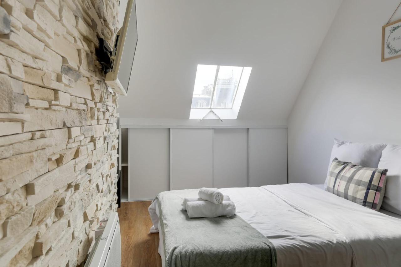 Delightful Studio With Eiffet Tower View Close To Champs Elysee Avenue & Alma Bridge * Paris