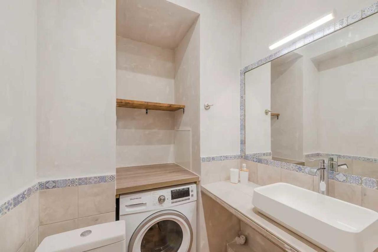 Saint Germain Des Pres, 8 Pax * Paris