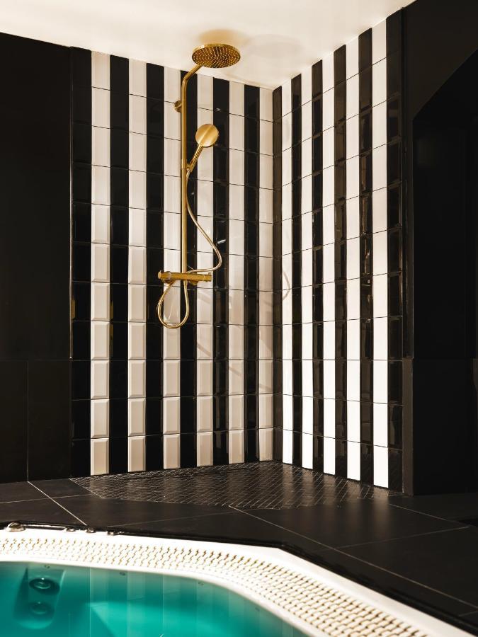 Avec Nuit Insolite Au Dandy Et Jacuzzi Privatise (adults Only) Love hôtel *