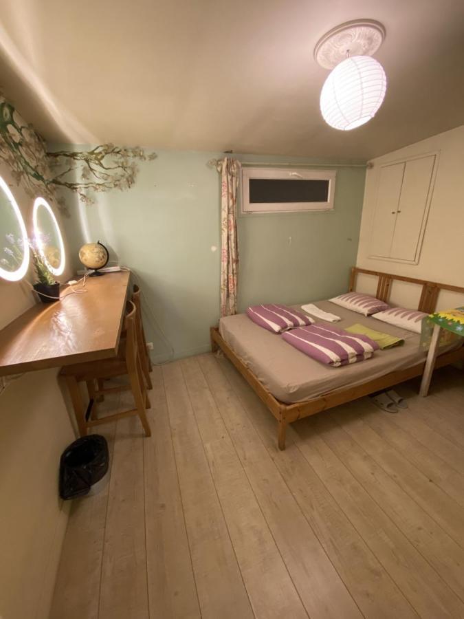 Fleur De Hostel