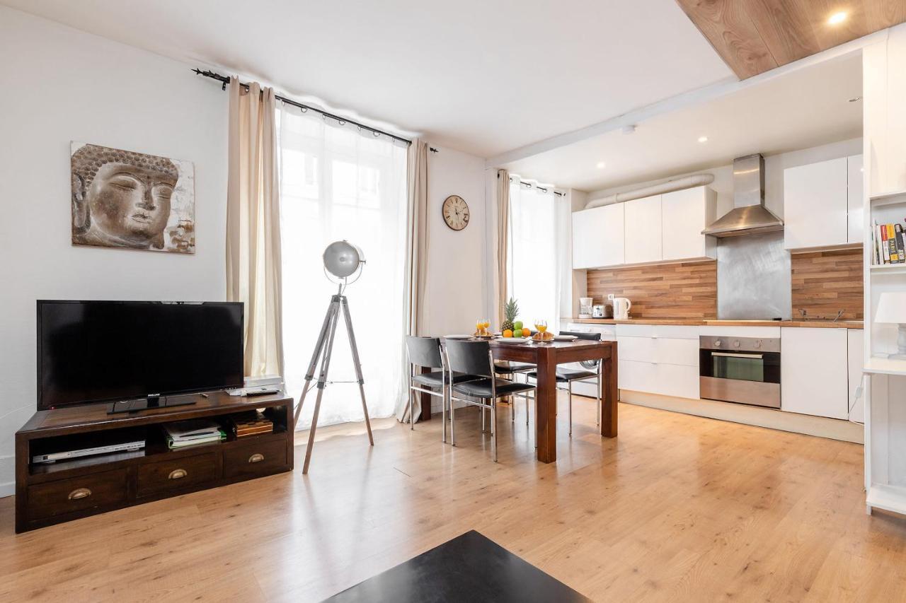 Apartment Rue Cler - Eiffel Tower Paris