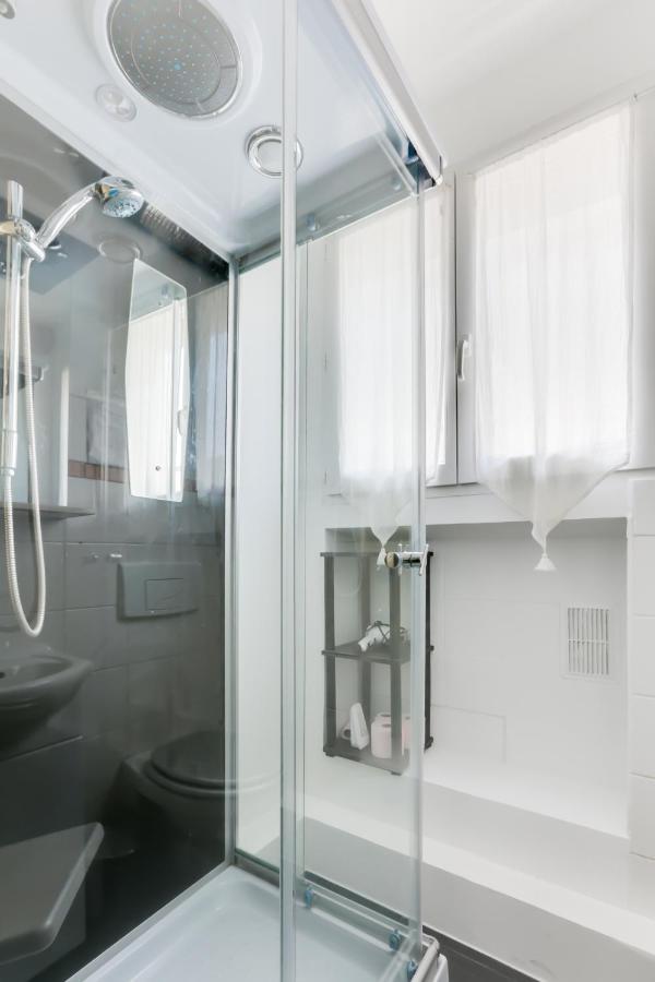 Séjour chez l'habitant ++++ Privée Arc De Triomphe / Private Arc De Triomphe ++++ *