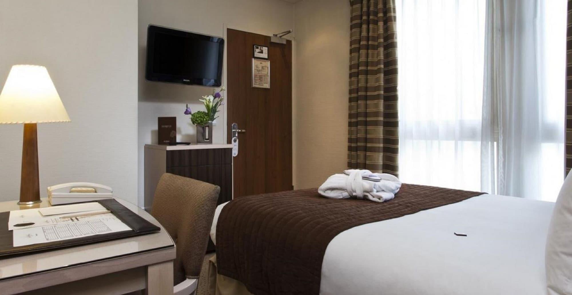 Le Pera 4* Paris