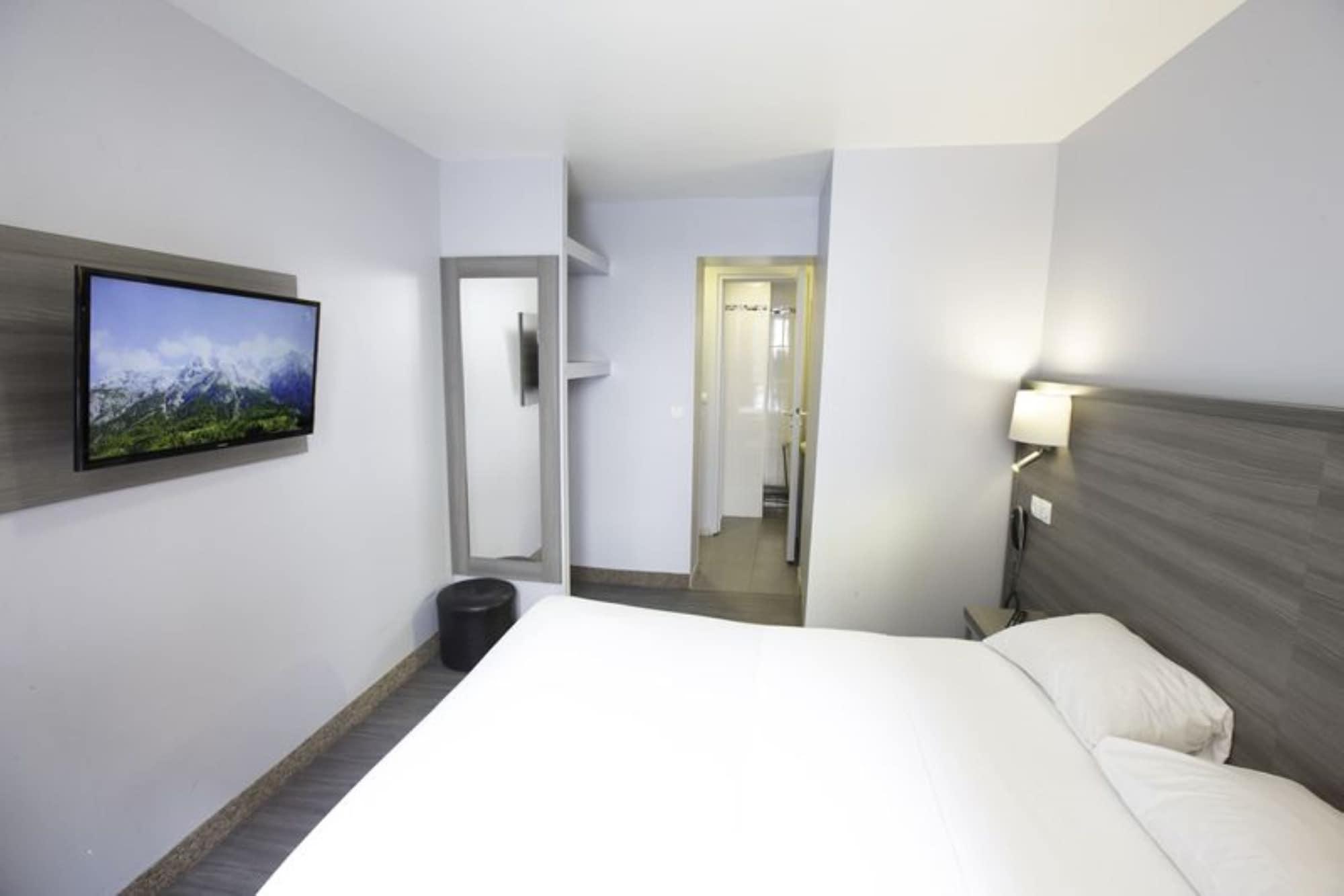 Hotel Hipotel Père-lachaise République 3*