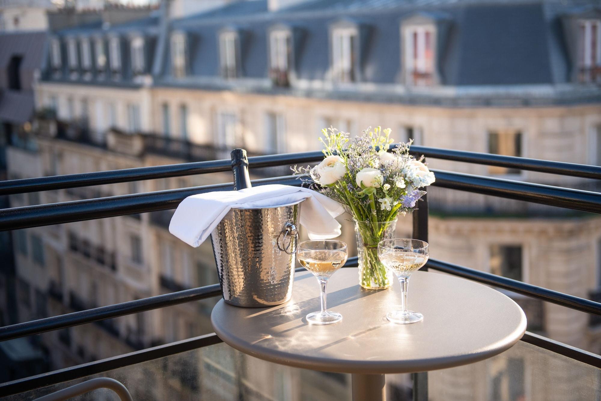 Yllen Eiffel Paris