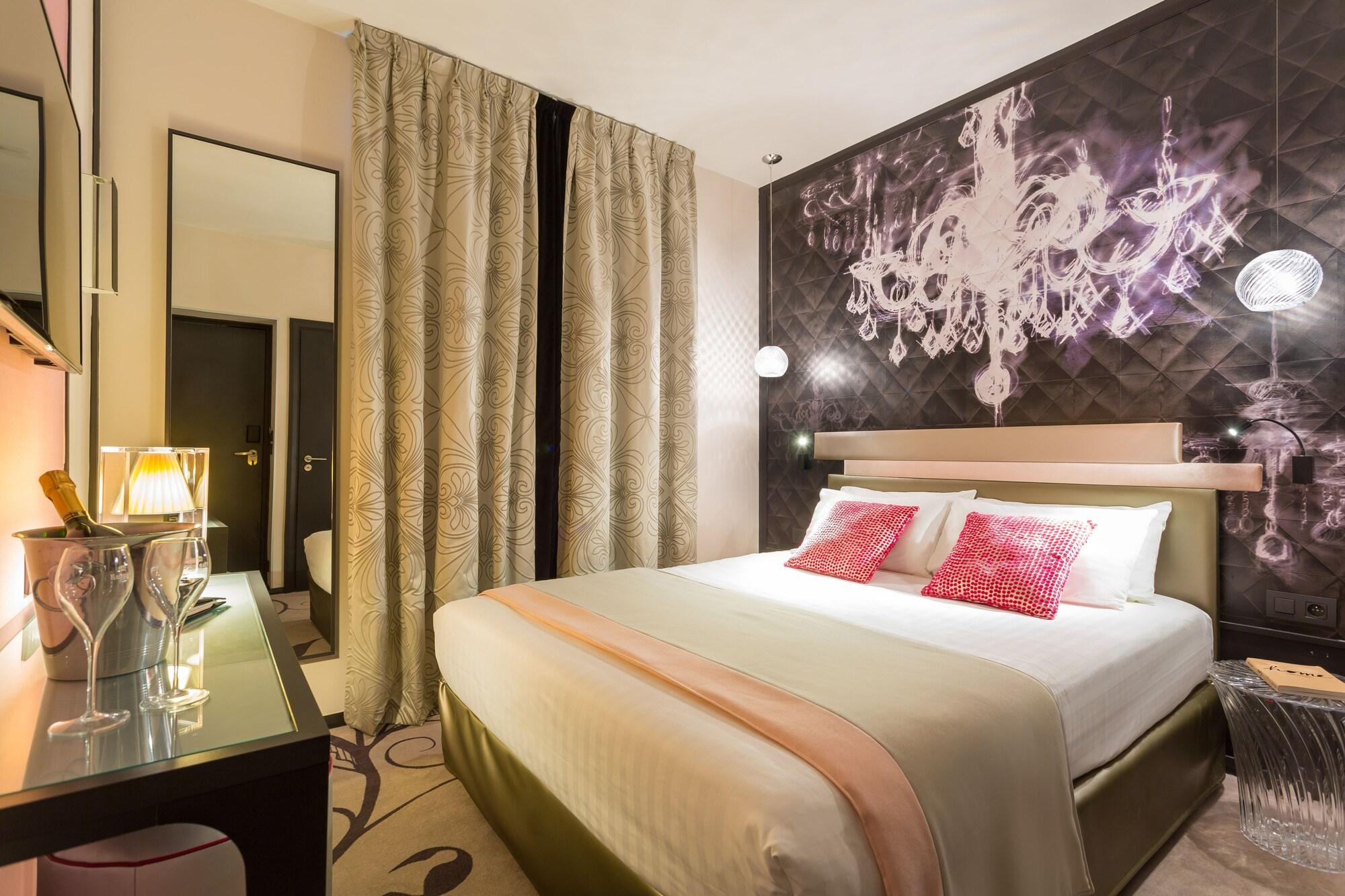 Yllen Eiffel Hotel