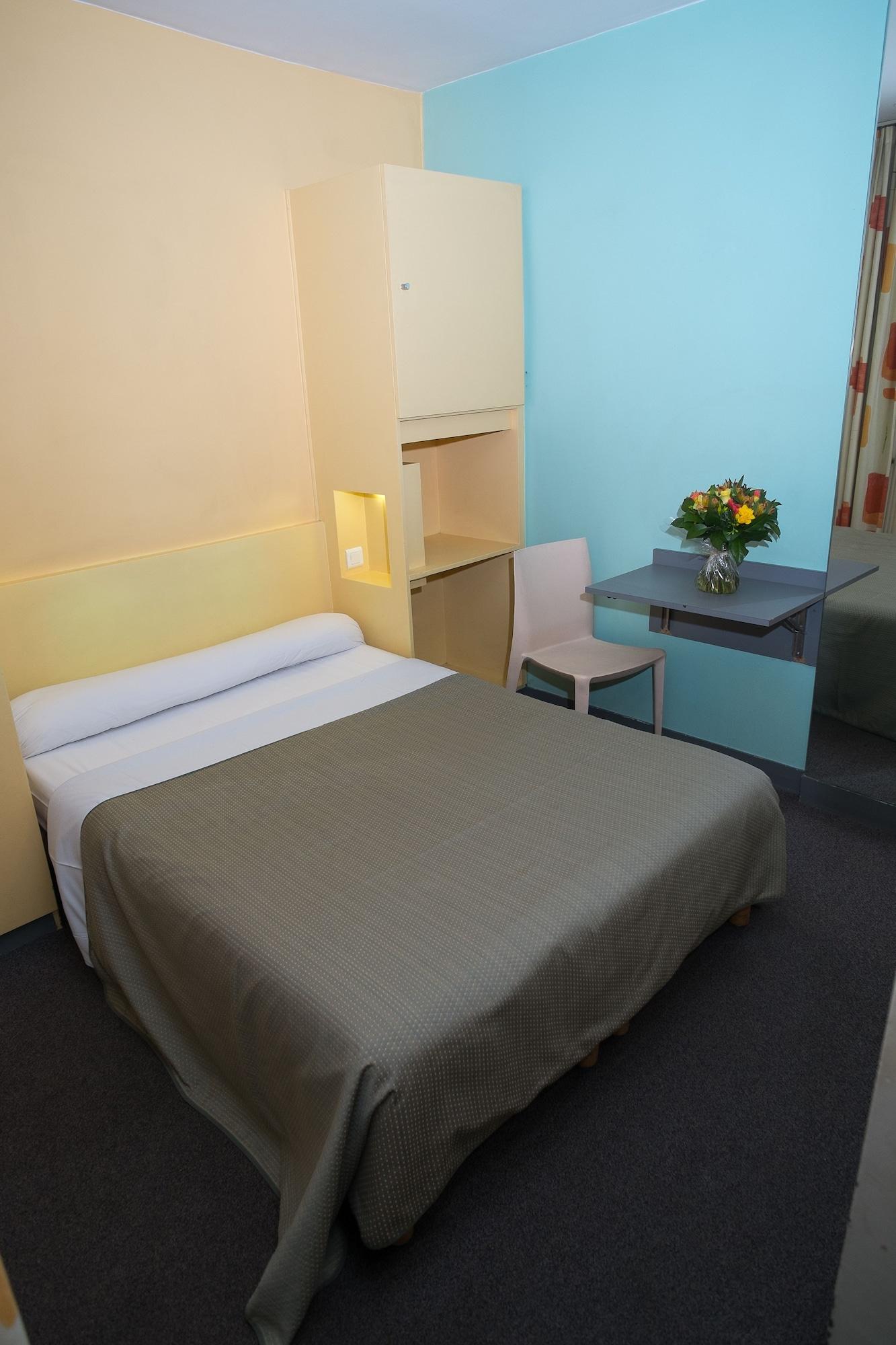 Trendy Canettes Hotel Paris