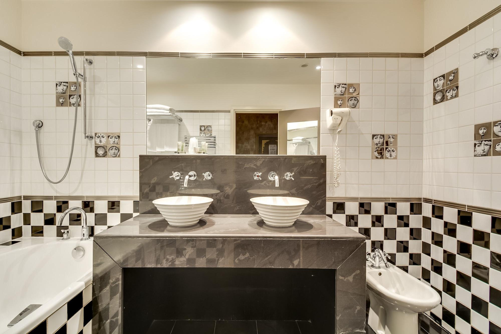 Lutece Port Royal Hotel 4*