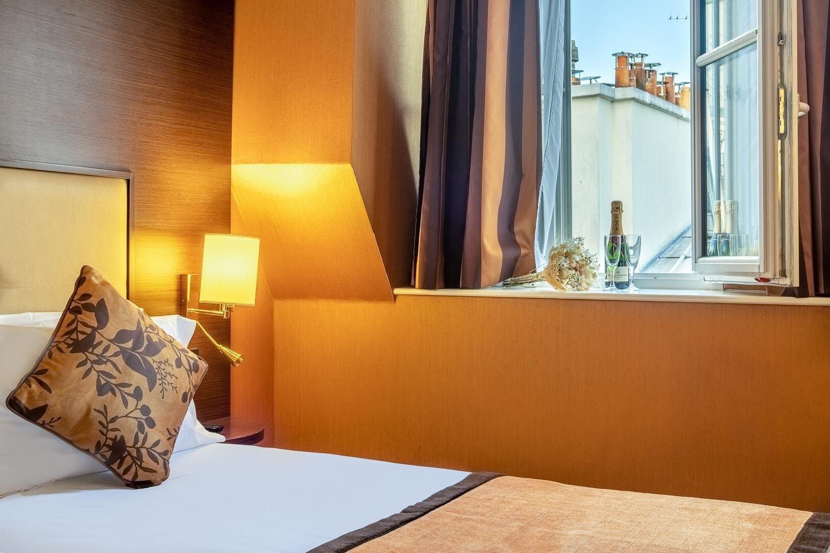 85 Saint Honore 3* Paris