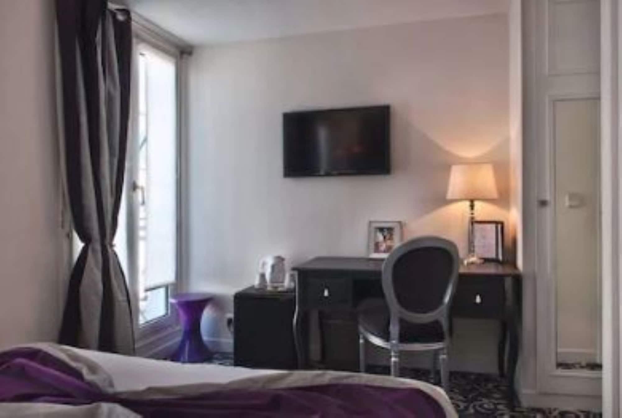 Hotel B Square 3*
