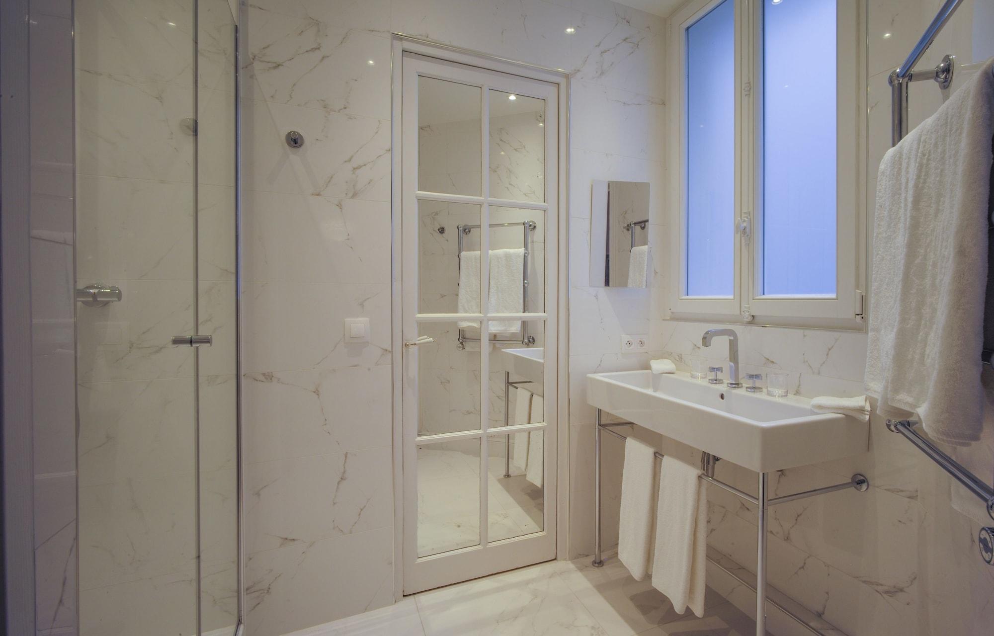 Relais12bis By Eiffel Tower