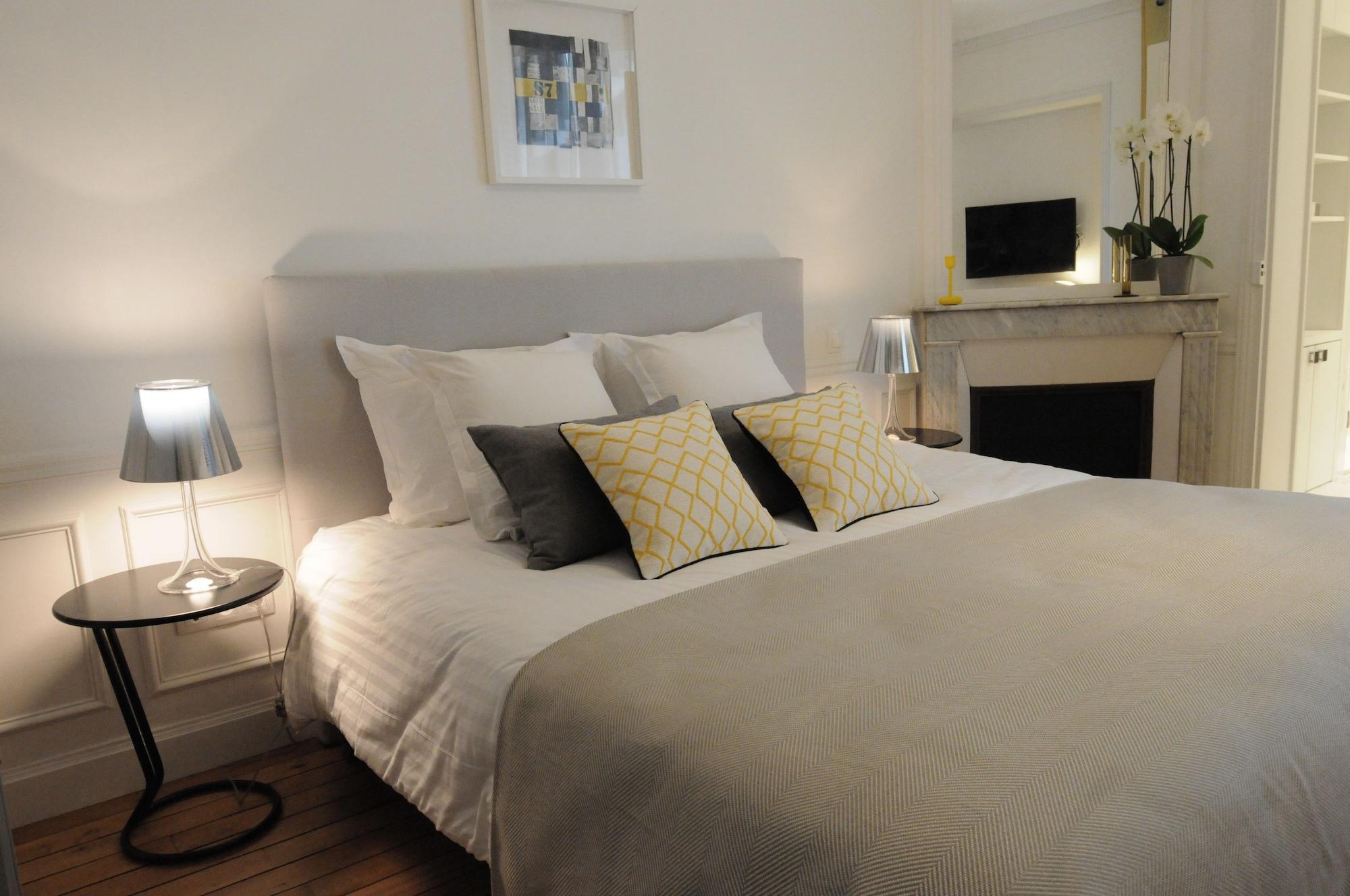 Bed & Breakfast Relais12bis By Eiffel Tower 3*