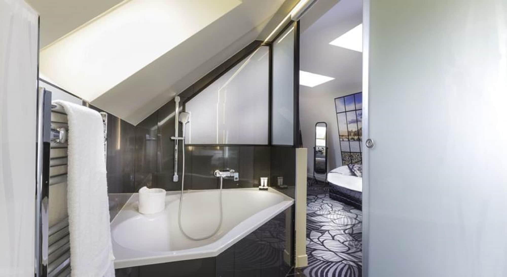Ile De France Opera Hotel 3*