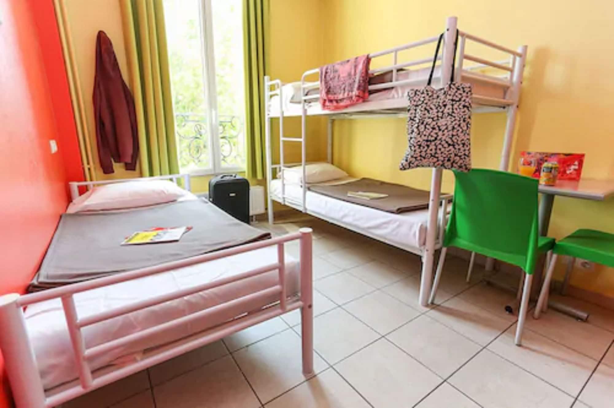 Le Montclair Montmartre By River Hostel