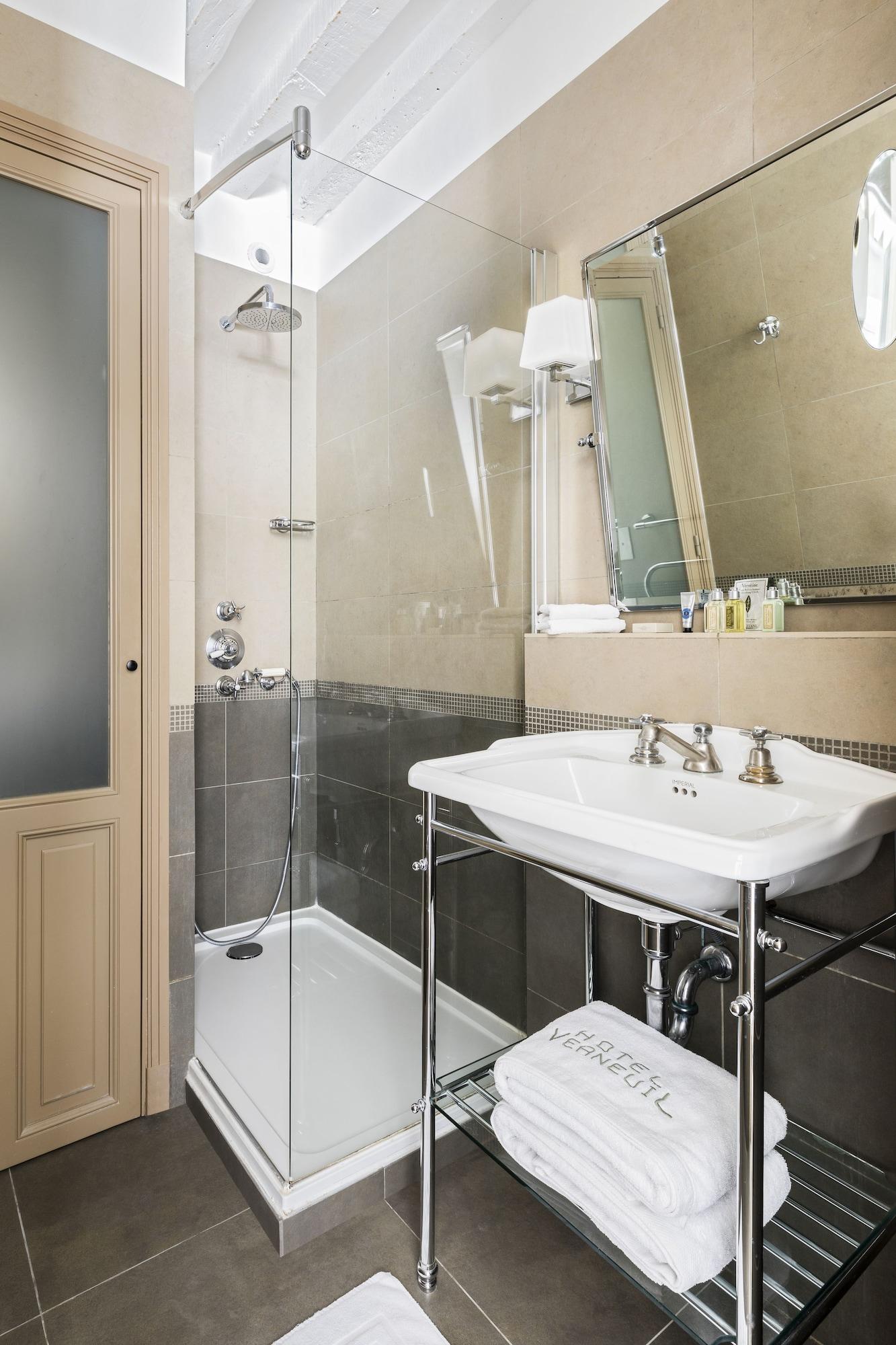 Verneuil Saint Germain Hotel 4*