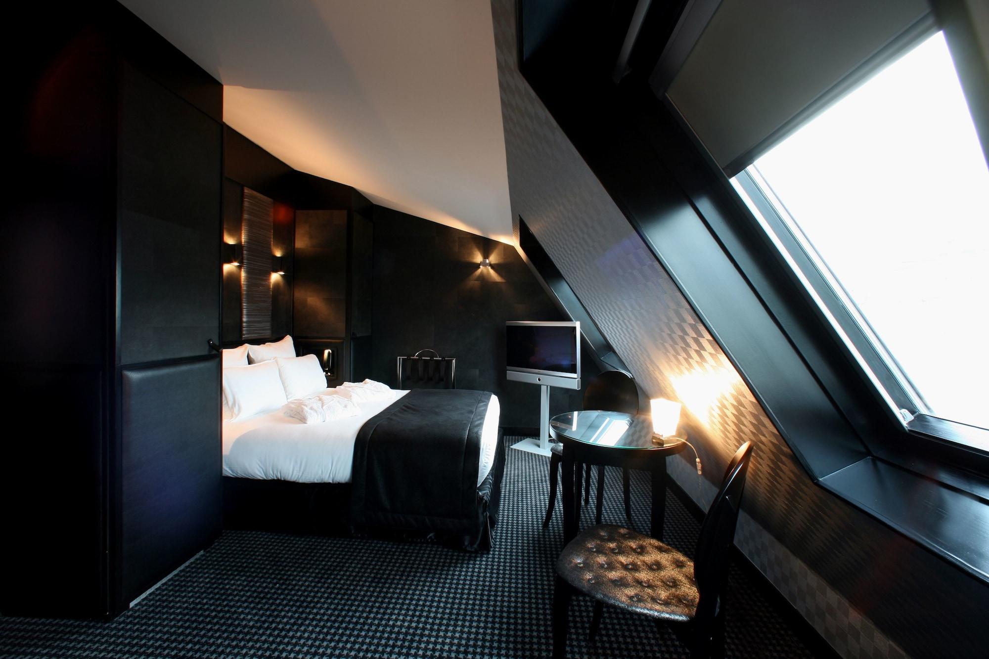 Hotel L'adresse 3*