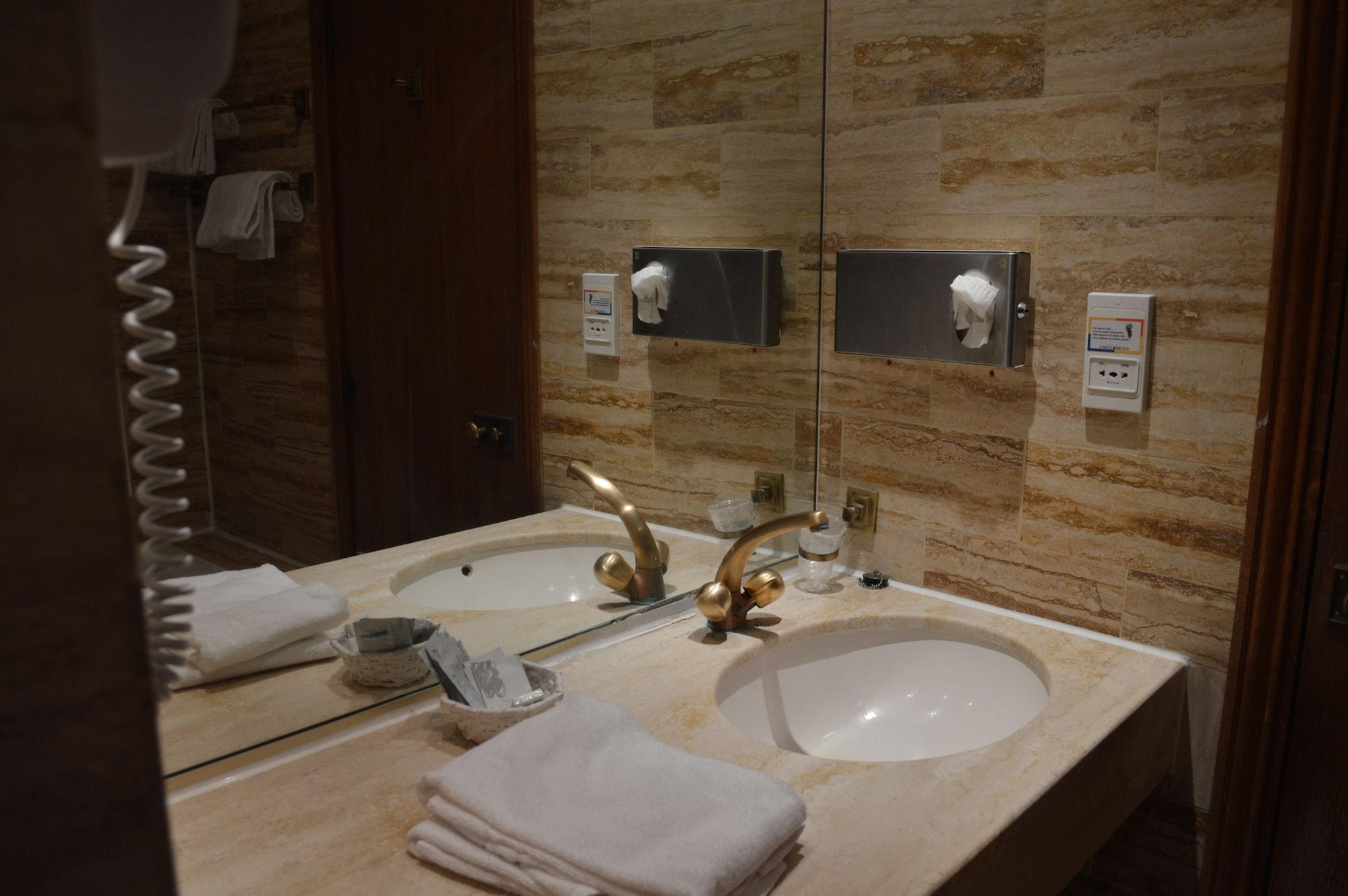 6 Vh Hotel