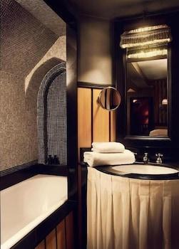 Hotel Du Bourg Tibourg