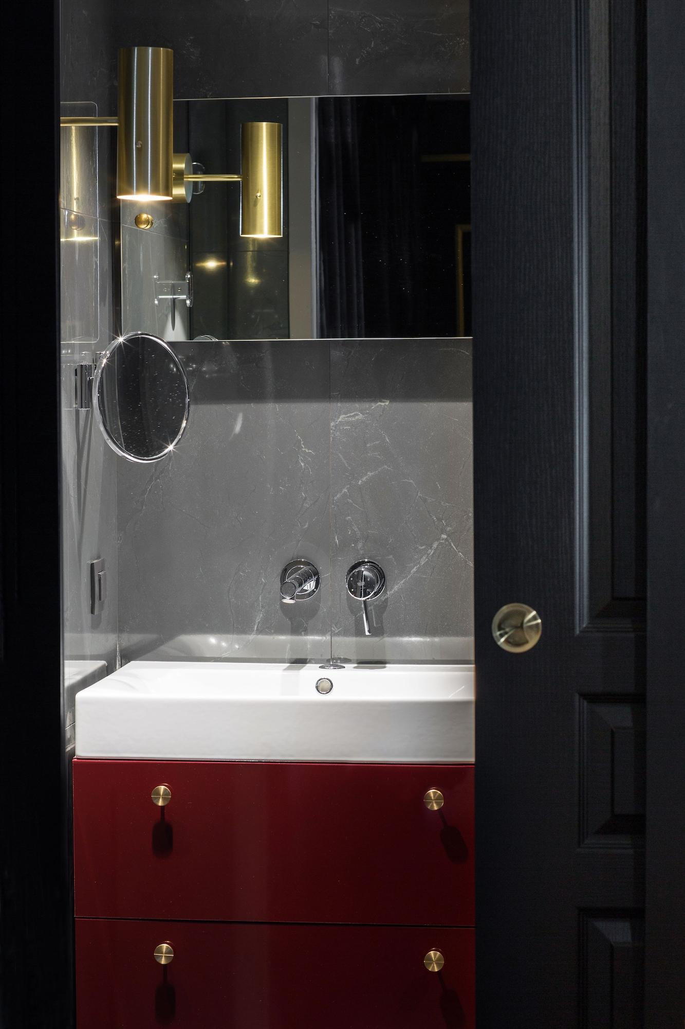 Snob Hotel