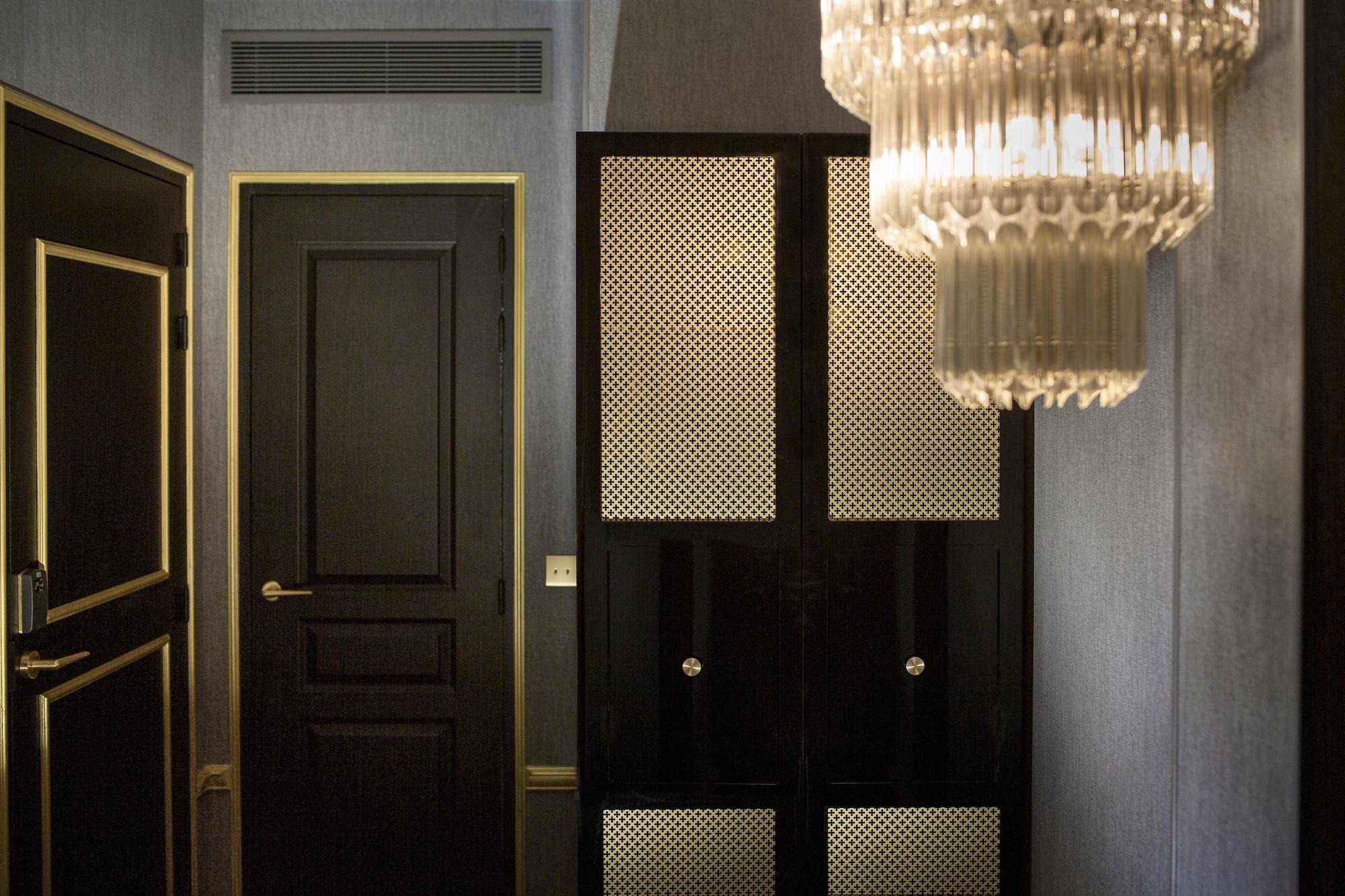 Hotel Snob Hotel