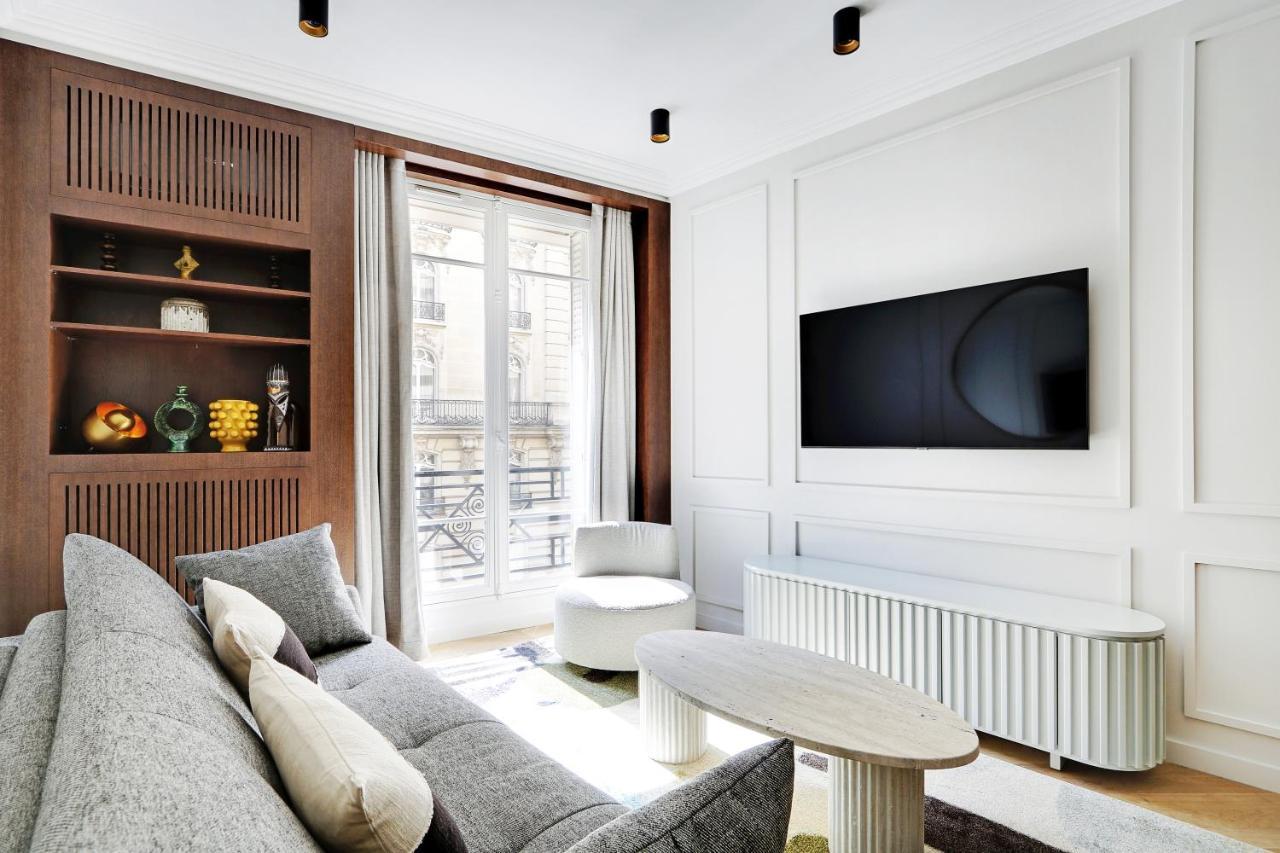 Pick A Flat's In Triangle D'or - Pierre 1er De Serbie