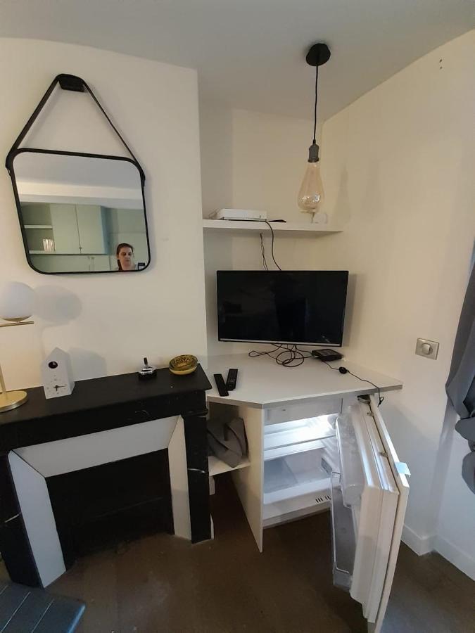 Studio Equipe Metro Abbesses A Montmartre Apartment