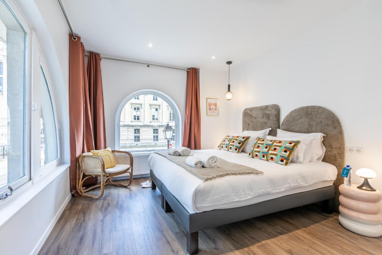 Sweett - Notre Dame Apartment