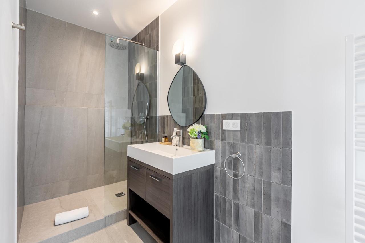 Sweett - Notre Dame Apartment