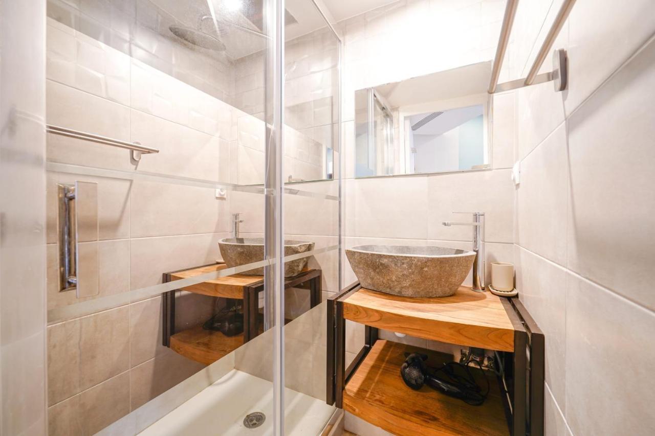 Design In Center 8th Neighborhood Apartment Paris