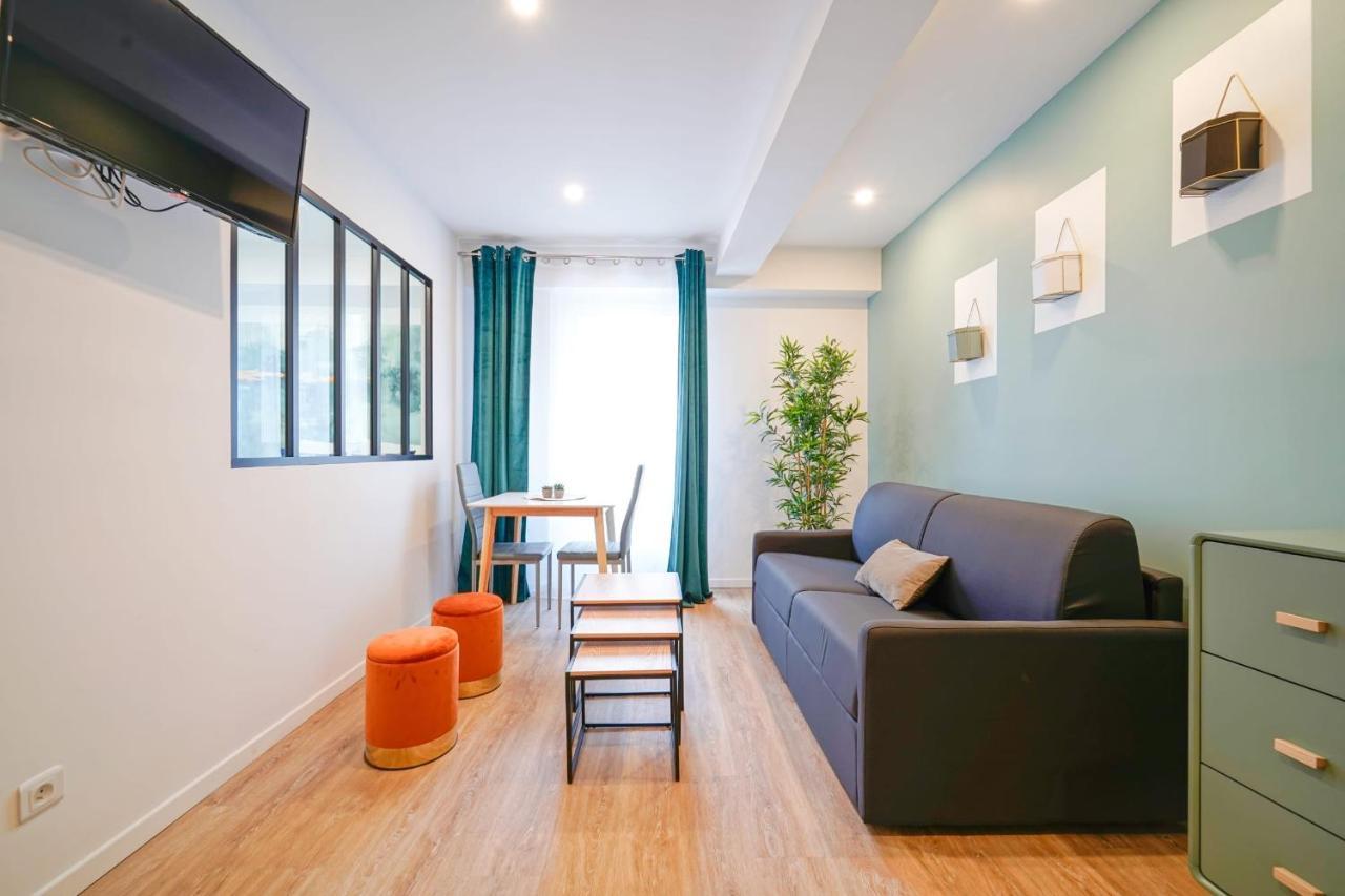 Design In Center 8th Neighborhood Apartment Paris