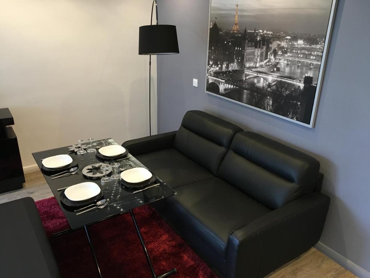 A Deux Pas Des Champs Elysées Appartement Paris