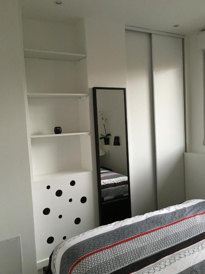 Appartement A Deux Pas Des Champs Elysées Paris