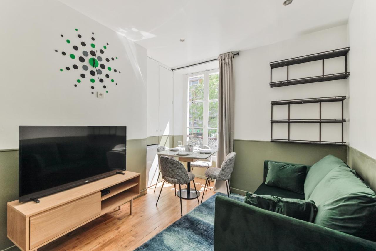Independant Flat: Canal St Martin&trains Stations!
