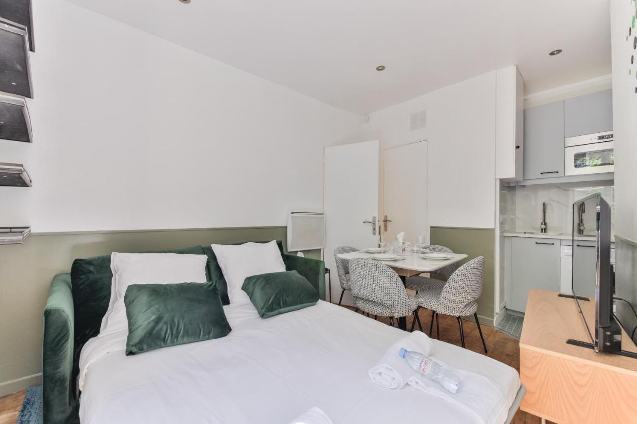 Independant Flat: Canal St Martin&trains Stations! * Paris