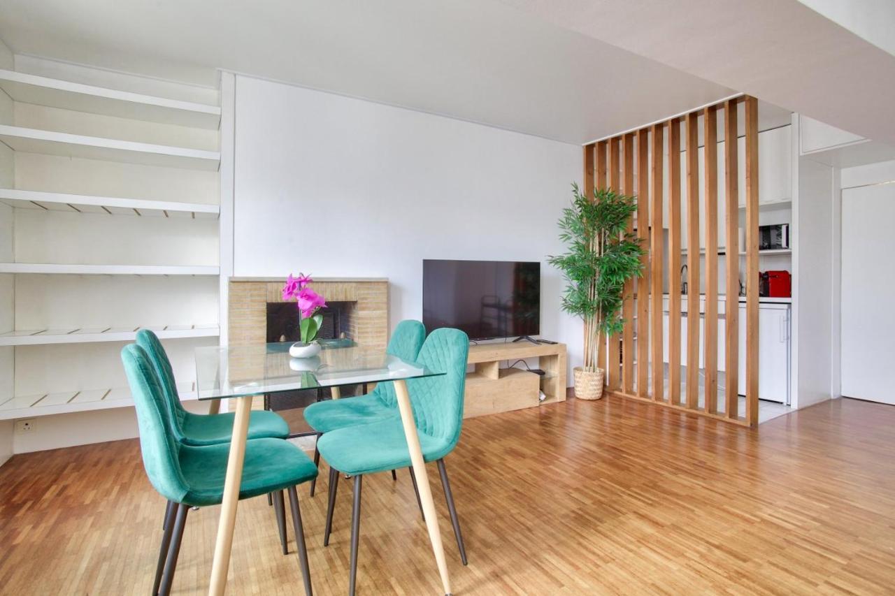 3 Bedrooms Le Marais Beauregard Apartment Paris