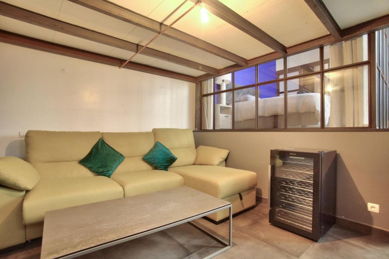 2 Bedrooms Le Marais Nazareth Apartment Paris