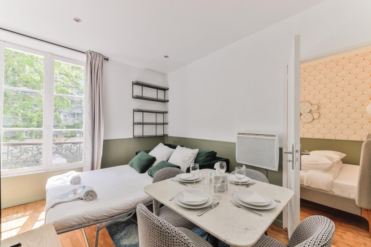 Independant Flat: Canal St Martin&trains Stations! *