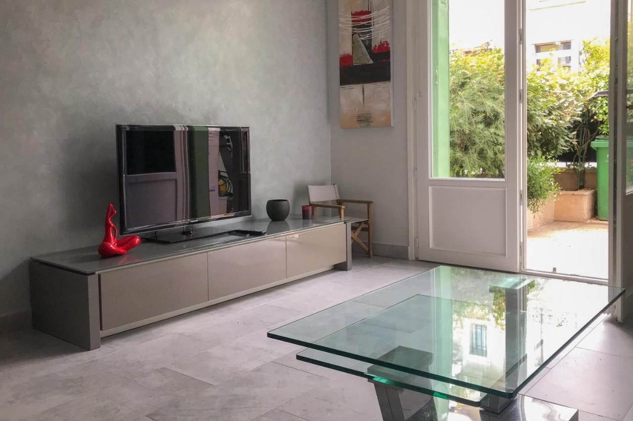 Charming Townhouse With Garden In The Of Hébergement de vacances *