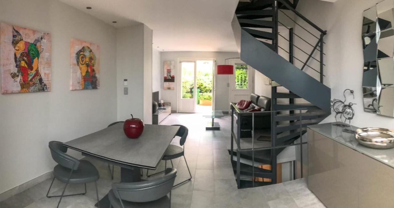 Charming Townhouse With Garden In The Of Hébergement de vacances Paris