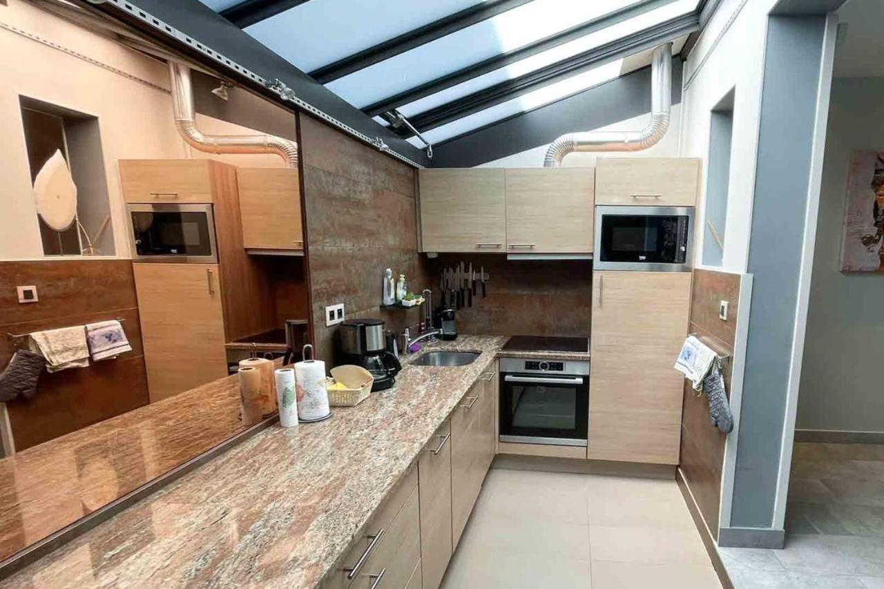 Charming Townhouse With Garden In The Of Hébergement de vacances Paris