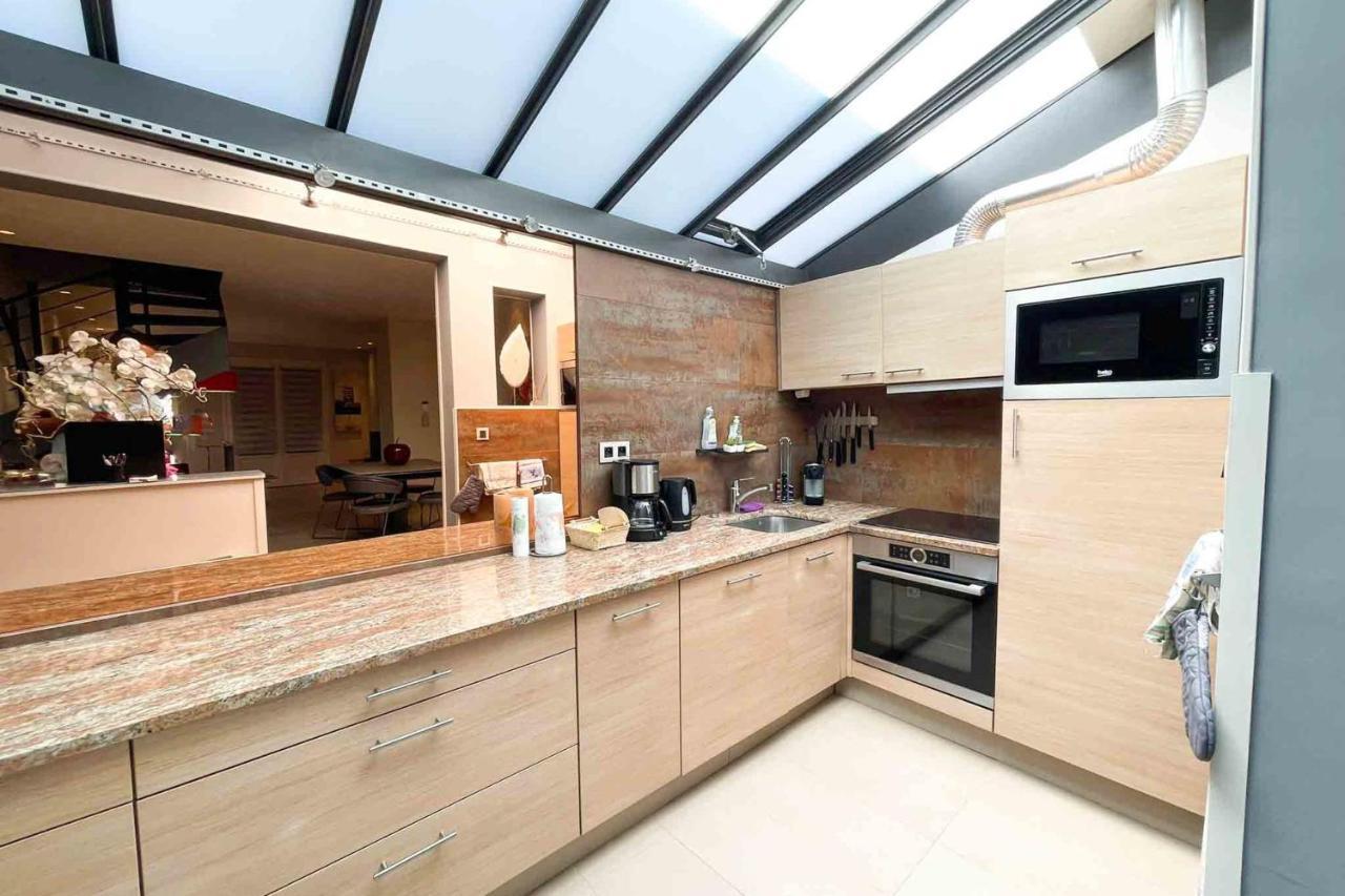 Hébergement de vacances Charming Townhouse With Garden In The Of *