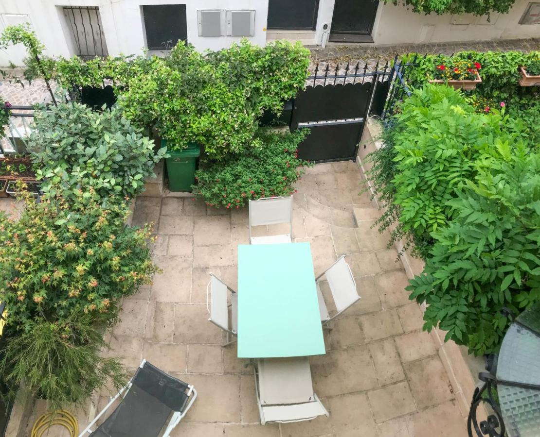 Charming Townhouse With Garden In The Of Hébergement de vacances *