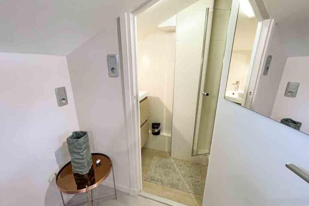 Charming Townhouse With Garden In The Of Hébergement de vacances Paris