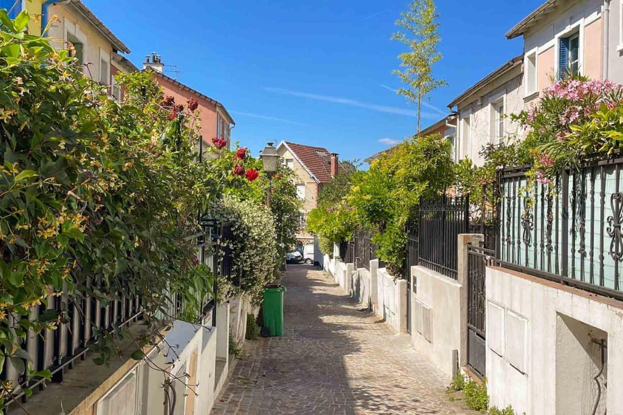 Hébergement de vacances Charming Townhouse With Garden In The Of Paris