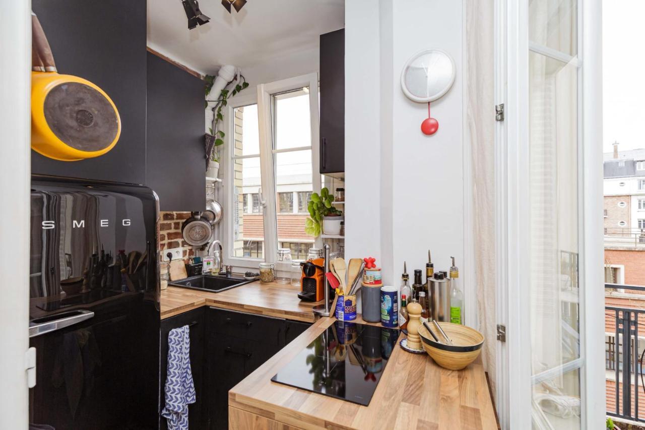 Apartment Comfy 31 M For 2 Well Decorated With Balcony Paris