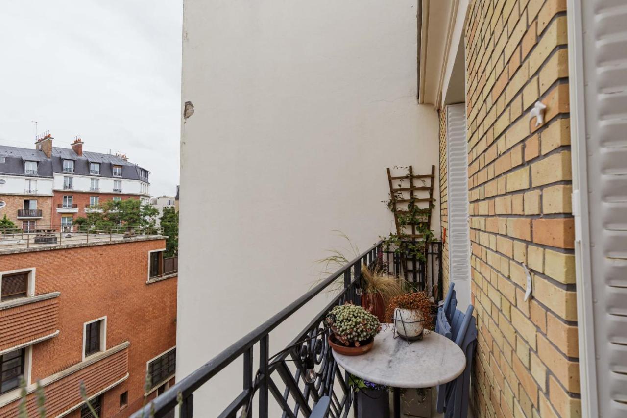 Comfy 31 M For 2 Well Decorated With Balcony Apartment Paris