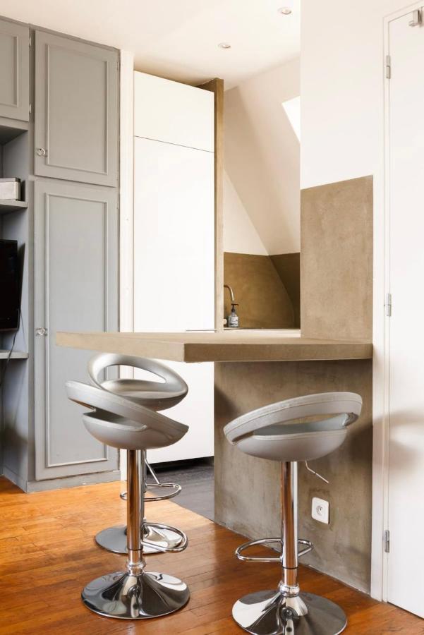 Beautiful With A View Of Eiffel Tower In Center Apartment *